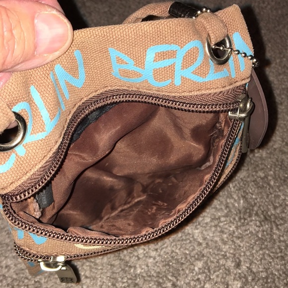 Robin Ruth Berlin Canvas Crossbody Bag - Picture 5 of 7